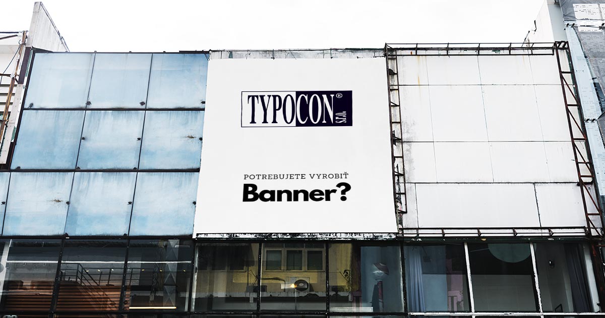 budova na ktorej je zavesený banner s logom Typocon a názvom článku